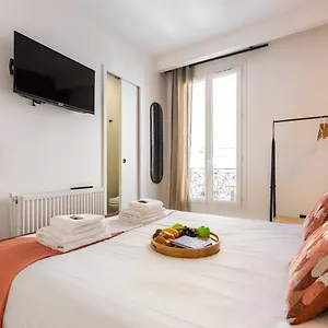 https://cosy-bedroom-tour-eiffel-champs-de-mars-5a.fr-paris.fr